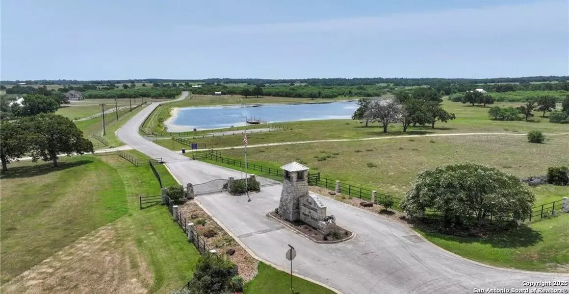 445 Powder Ridge, Luling, TX 78648