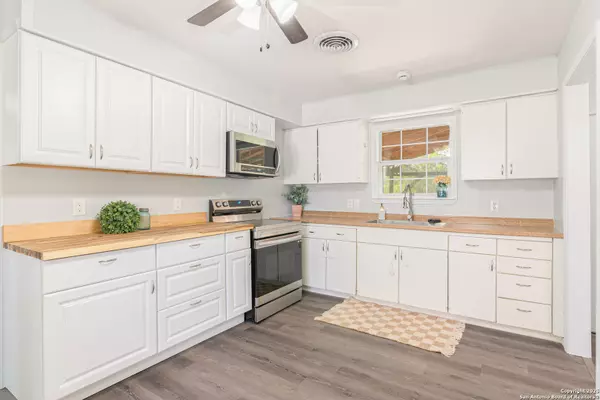 Seguin, TX 78155,133 Country Acres