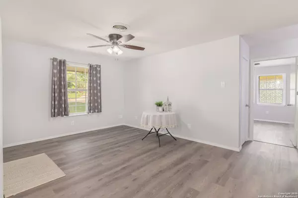 Seguin, TX 78155,133 Country Acres