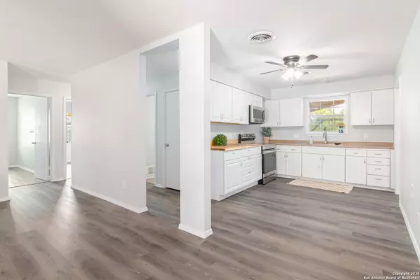 Seguin, TX 78155,133 Country Acres