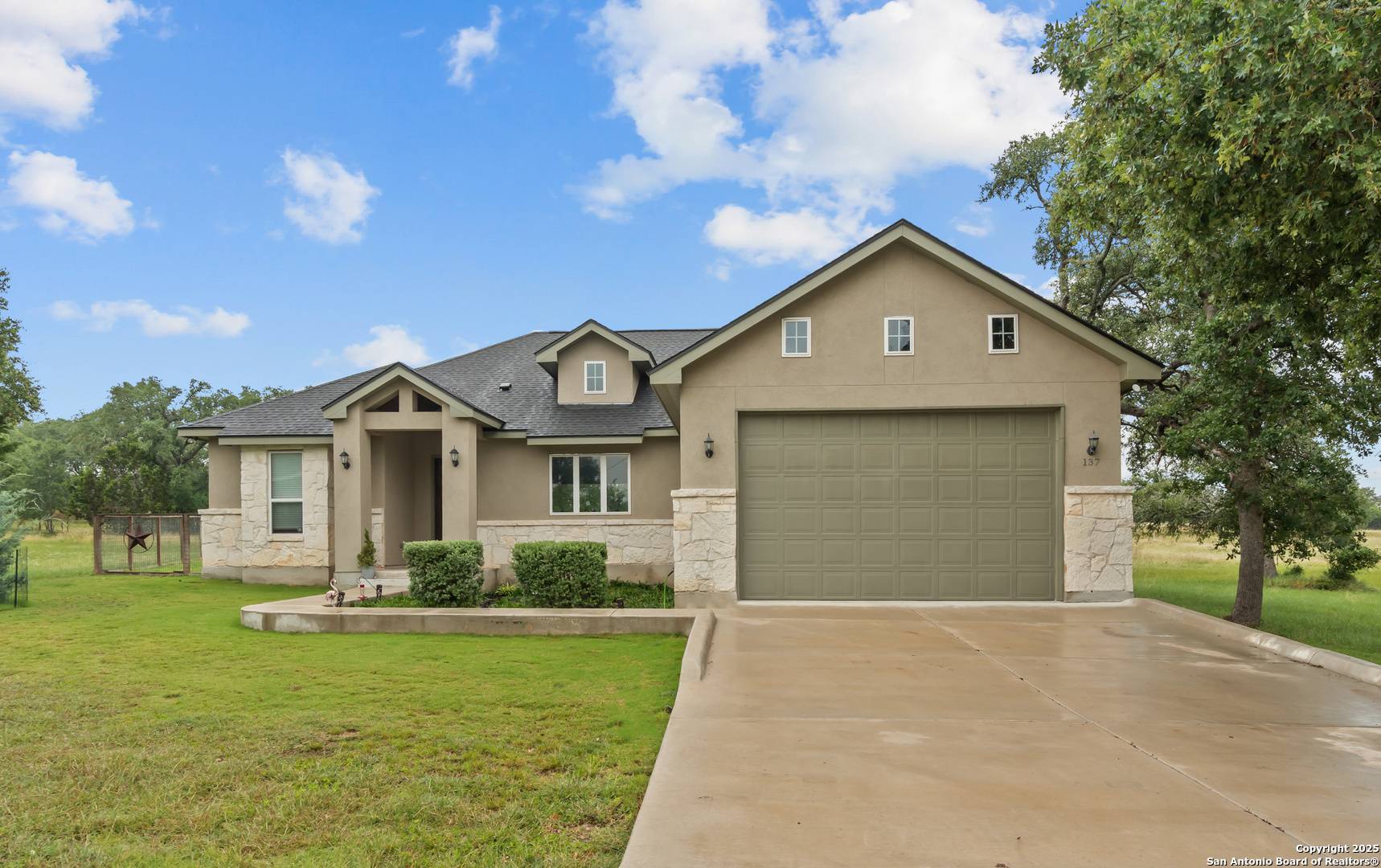 137 Lon Price, Blanco, TX 78606