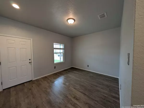 Converse, TX 78109,7311 Capricorn Way