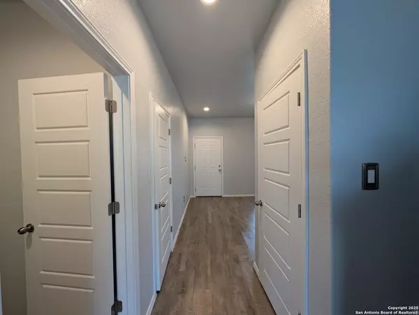 Converse, TX 78109,7311 Capricorn Way