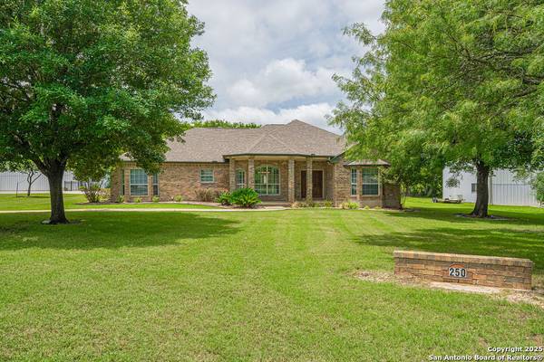 250 Tailwind Dr,  Seguin,  TX 78155