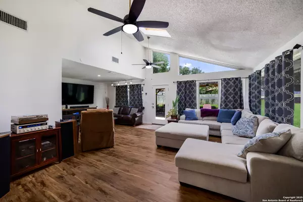 713 Fawndale, Windcrest, TX 78239