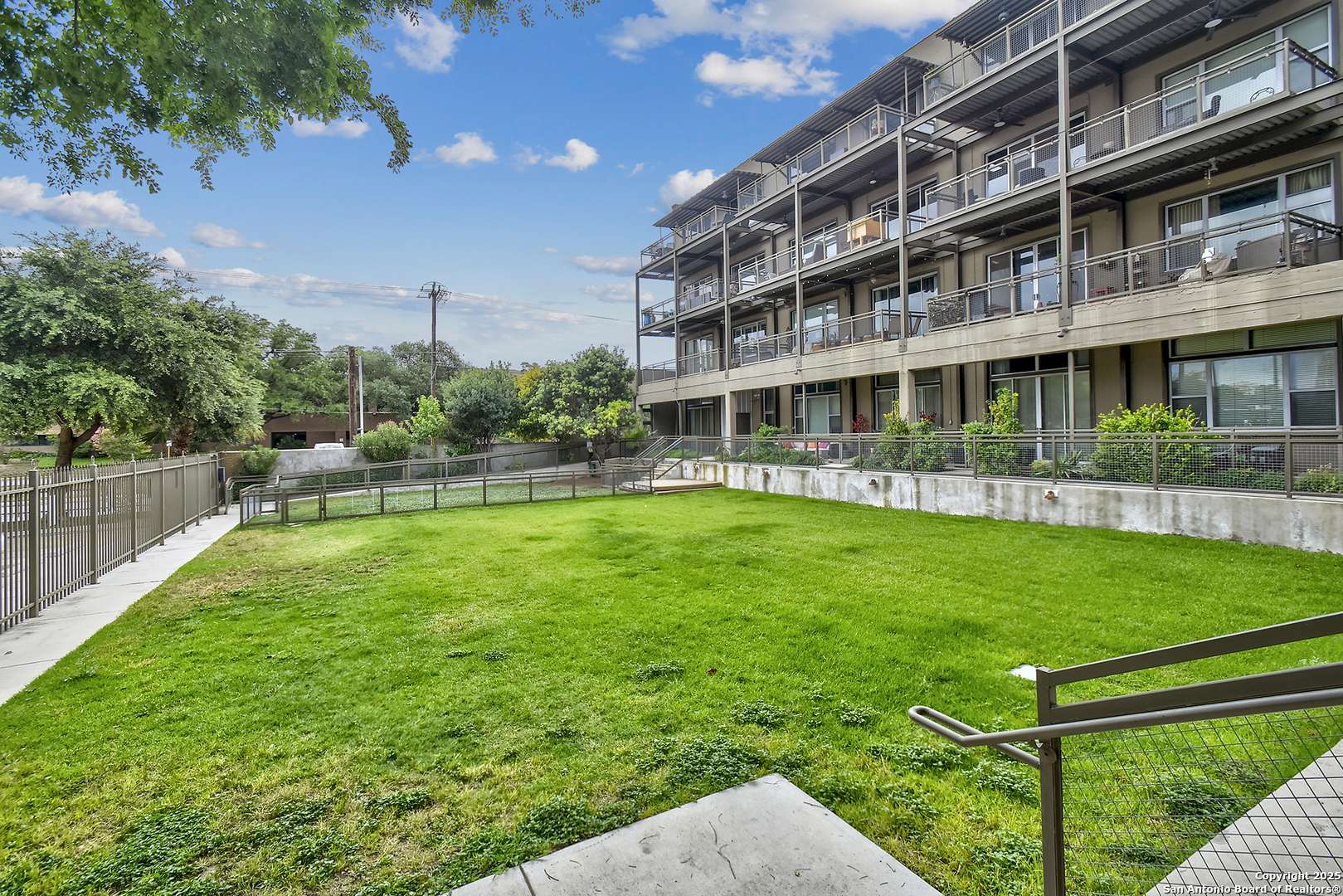 San Antonio, TX 78204,831 Flores UNIT 2212