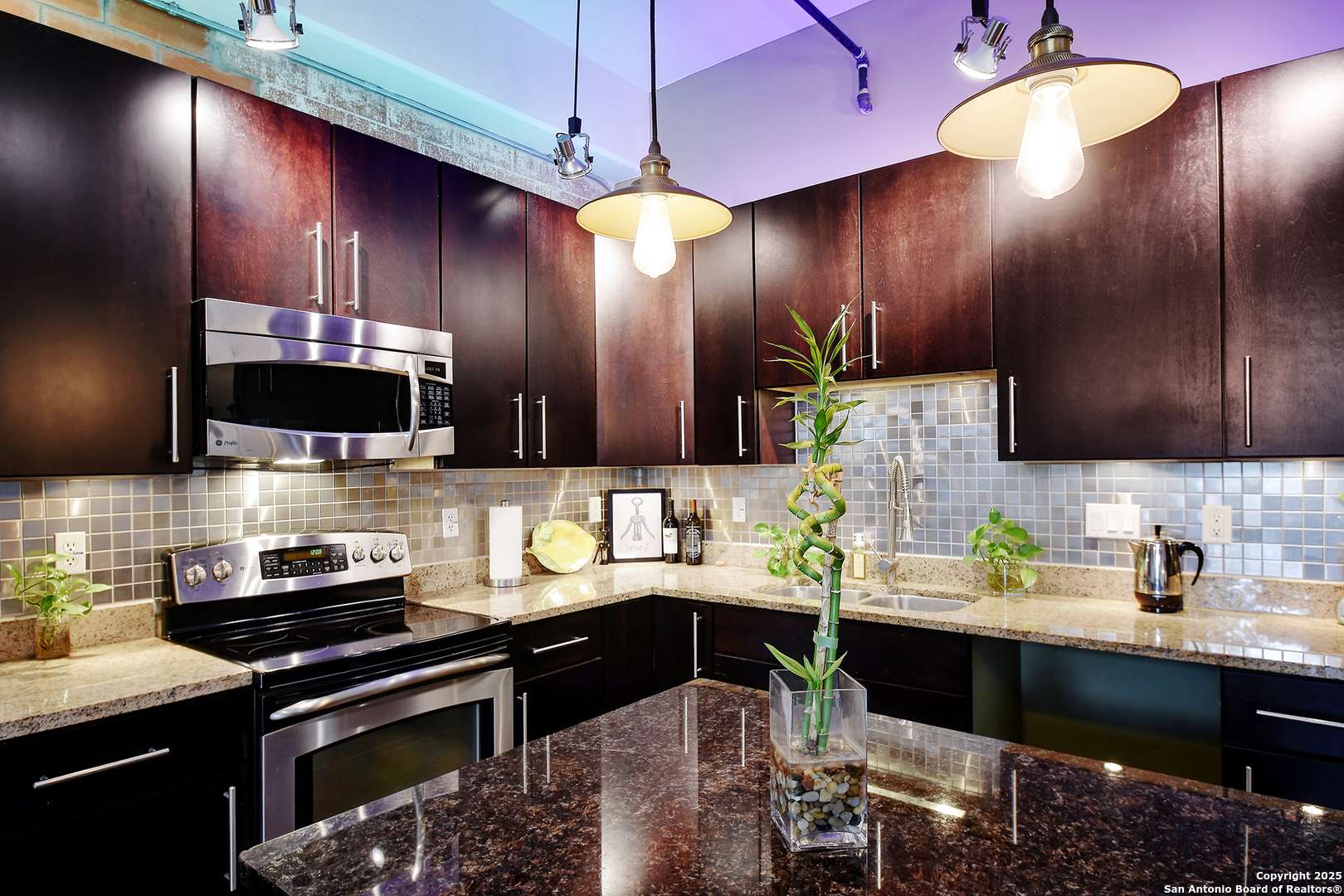 San Antonio, TX 78204,831 Flores UNIT 2212