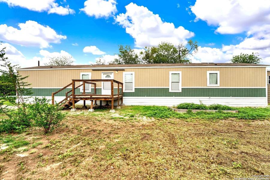 2109 17th, Hondo, TX 78861