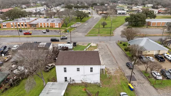 Gonzales, TX 78629,901 Saint Joseph