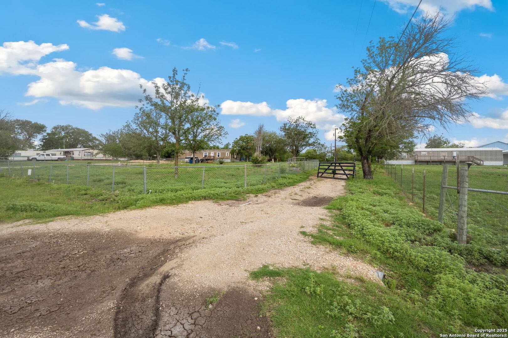 Seguin, TX 78155-8377,180 Dewey Ln