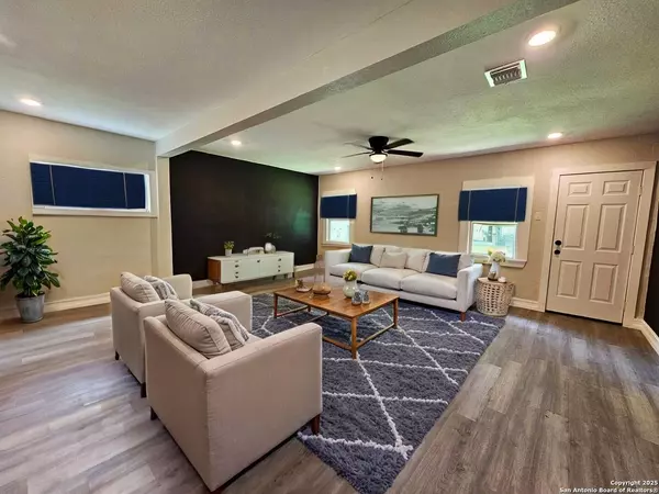958 Humphreys, Seguin, TX 78155