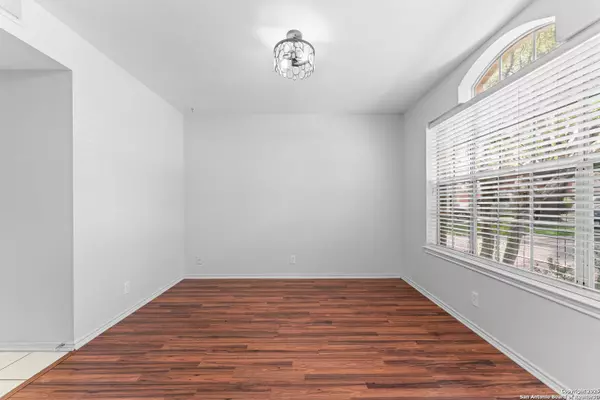 Universal City, TX 78148,122 Rimdale