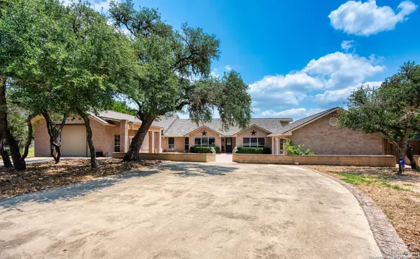 585 Oak Bend Drive, Bandera, TX 78003