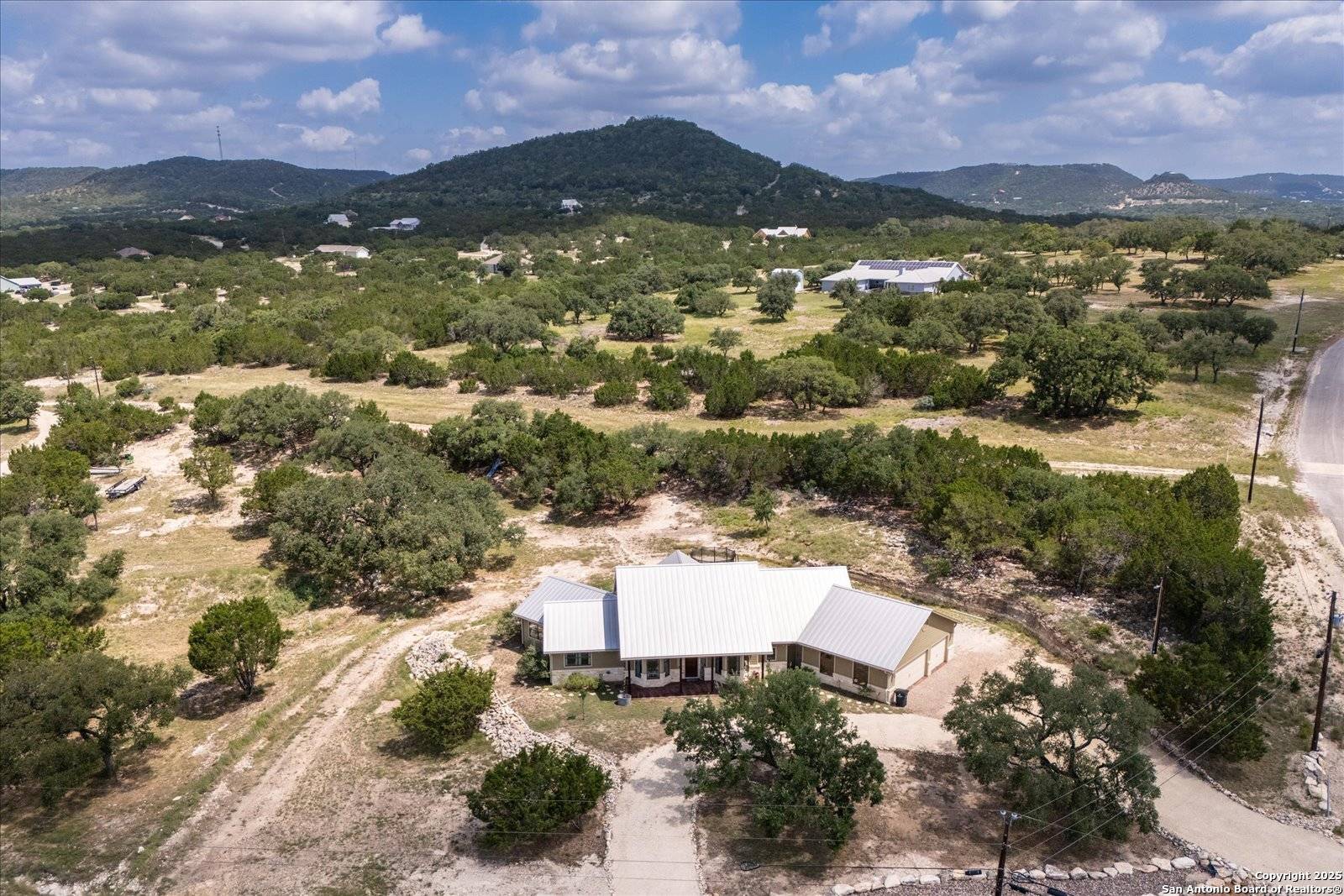 122 Twisting Oaks Court, Pipe Creek, TX 78063
