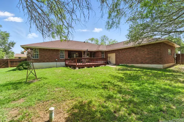 1233 Oakcrest, Pleasanton, TX 78064