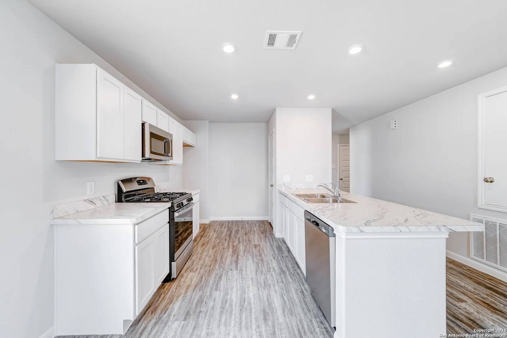 Kenedy, TX 78119,302 Mariposa Circle