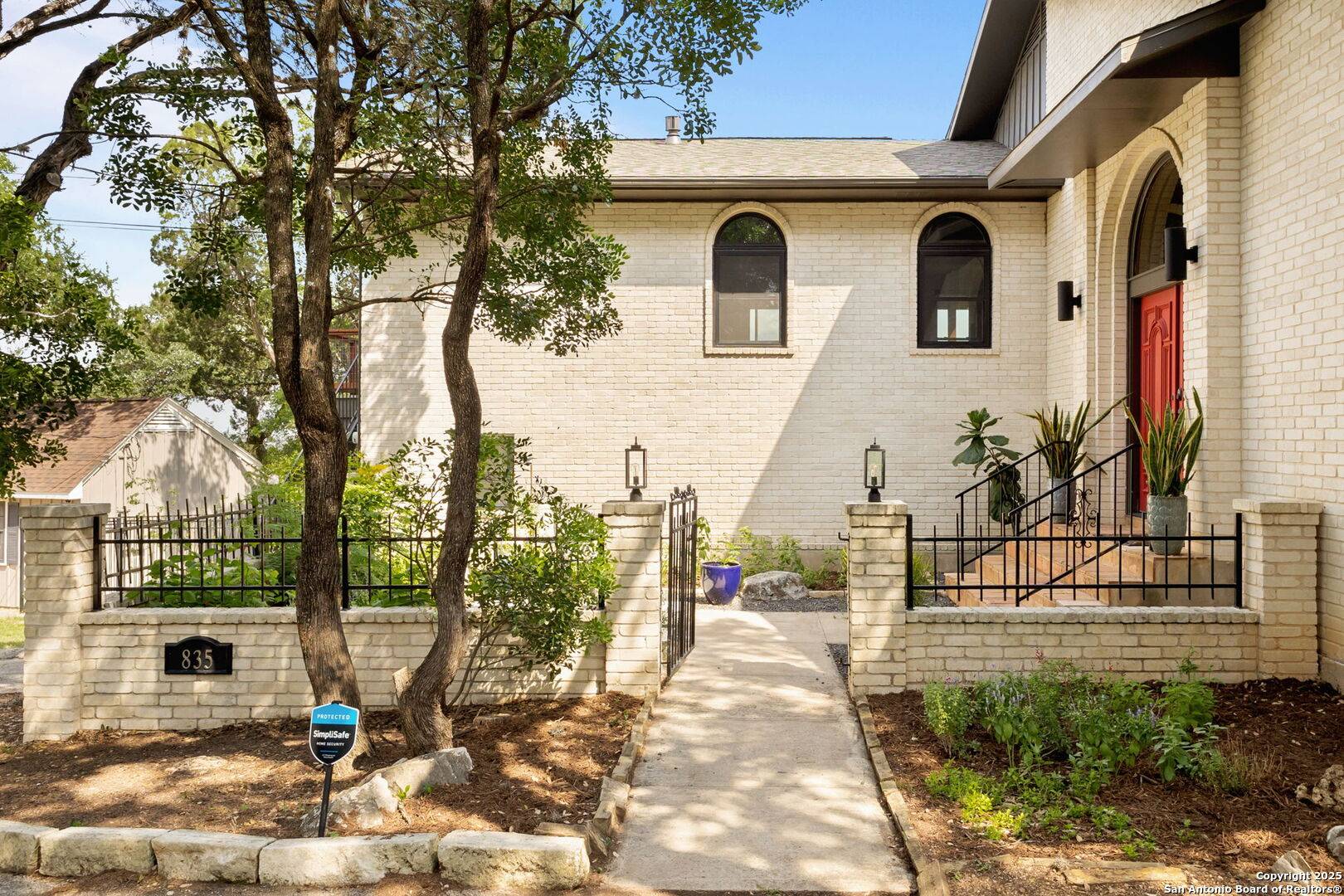 New Braunfels, TX 78130,835 Fredericksburg
