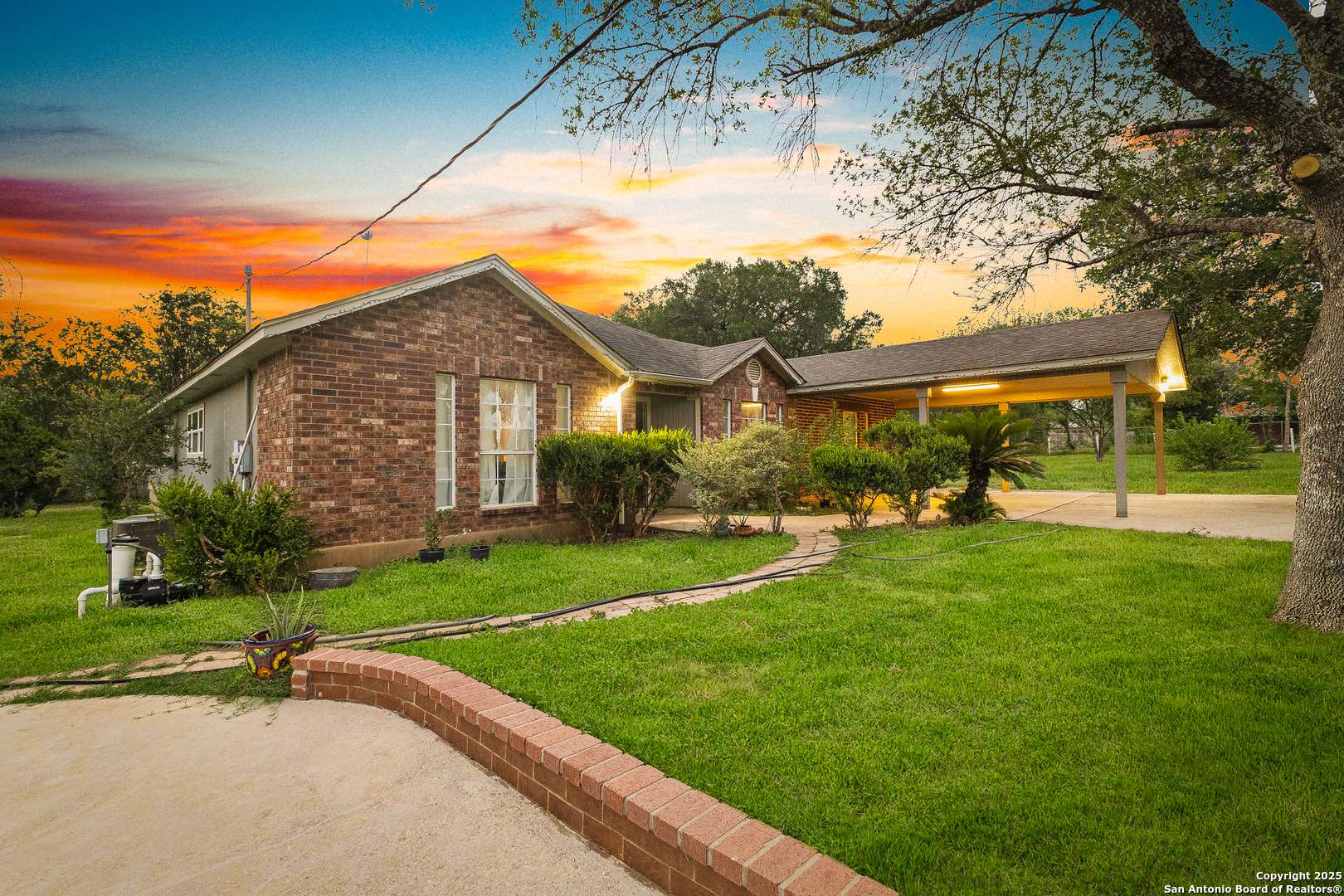 Atascosa, TX 78002,13040 Tomlynn