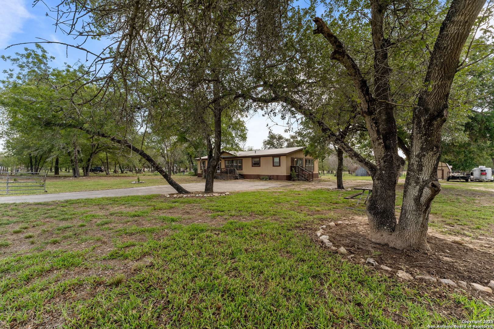 Floresville, TX 78114,940 Eagle Creek