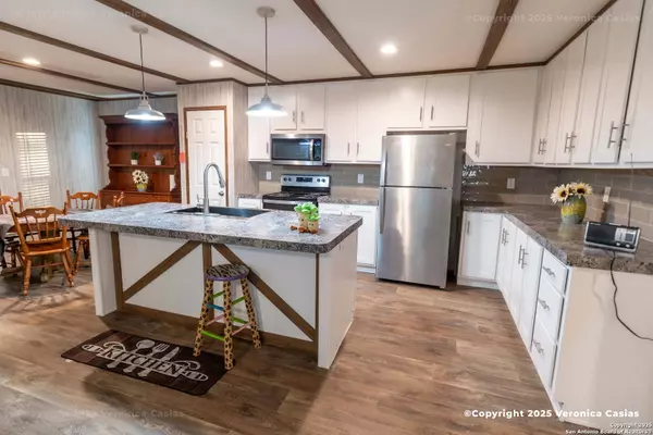 Lytle, TX 78052,336 County Rd 6846