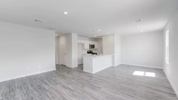 Kenedy, TX 78119,300 Mariposa Circle