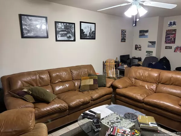 Pipe Creek, TX 78063,952 MADRONA RD.