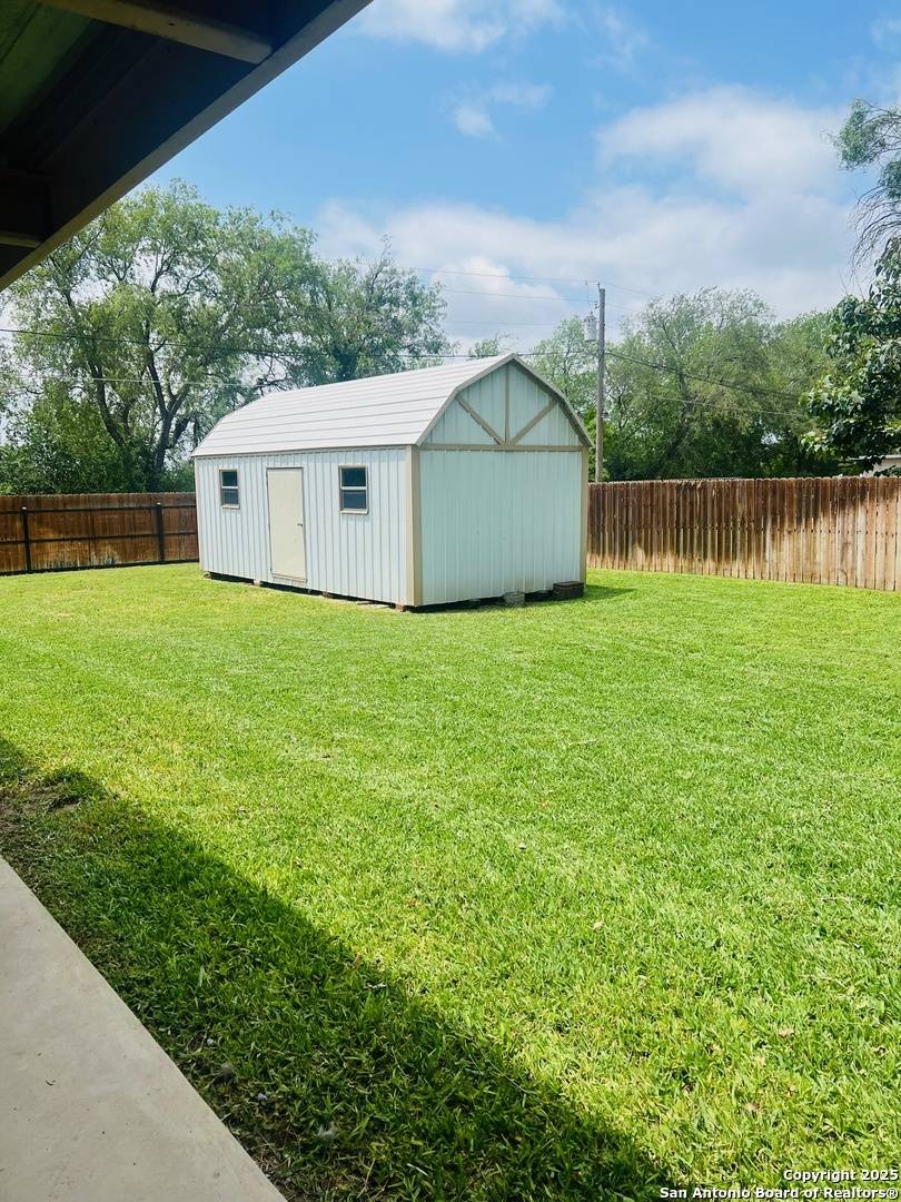 Uvalde, TX 78801,713 Brook