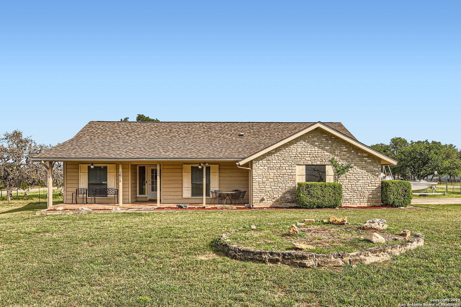 1608 Kings Ranch Rd, Bandera, TX 78003