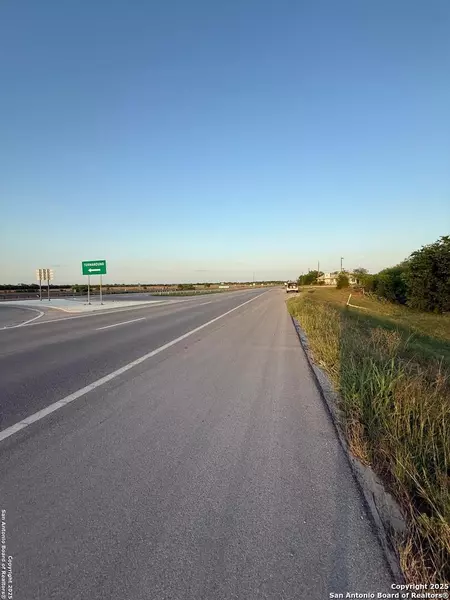 4984 loop 1604, Elmendorf, TX 78112