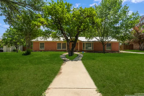 Castle Hills, TX 78213,117 Danube