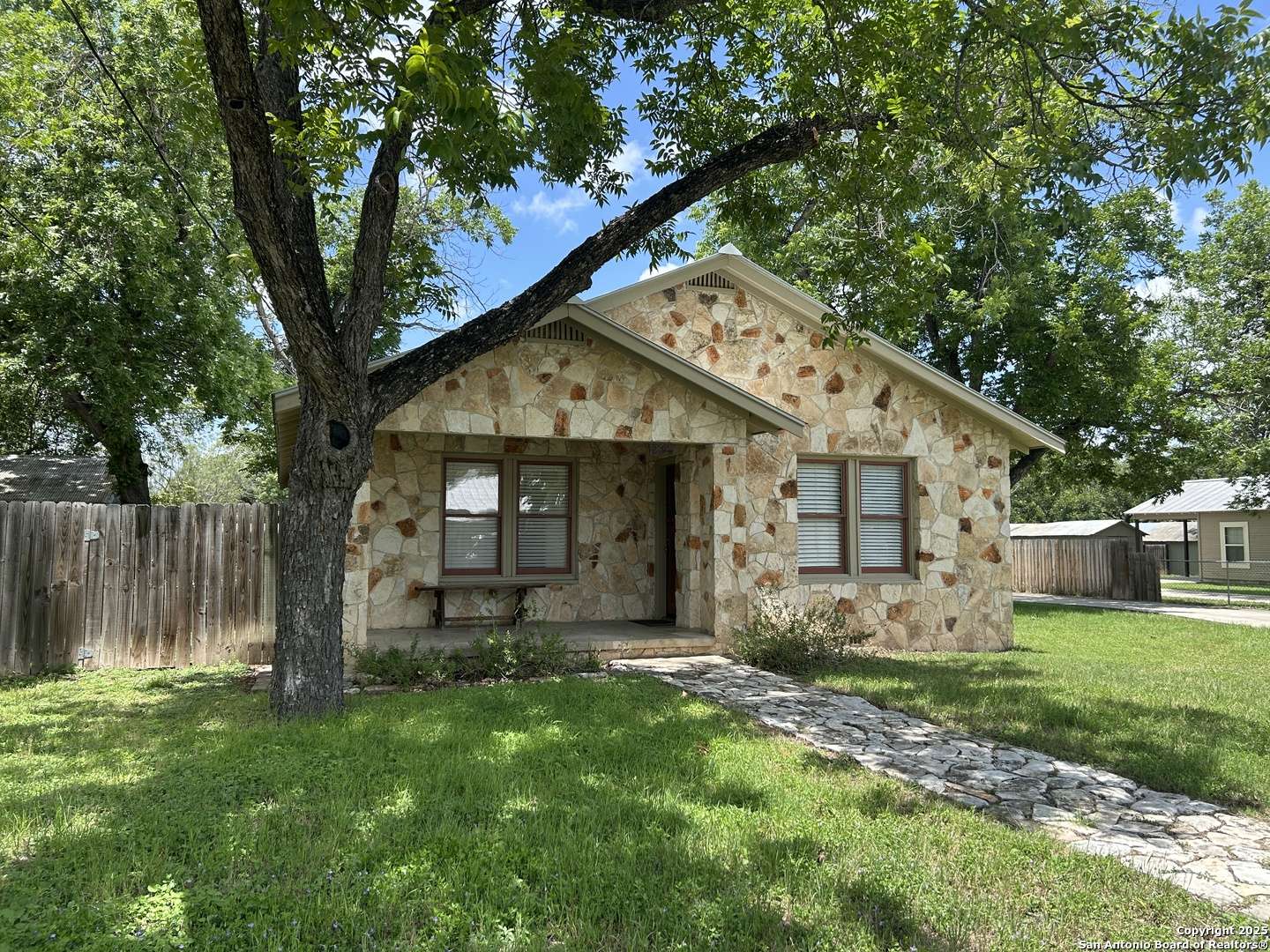 237 Garza St, New Braunfels, TX 78130