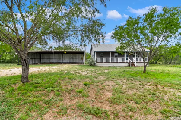 6185 Cr 417, Mccoy, TX 78113