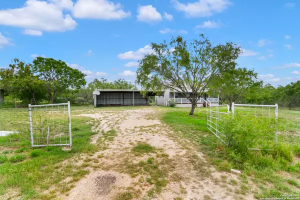 Mccoy, TX 78113,6185 Cr 417