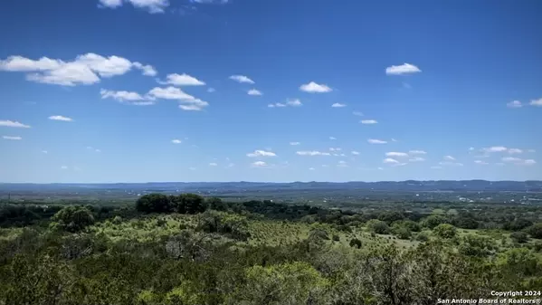 000 Red Byrd Lane, Pipe Creek, TX 78063