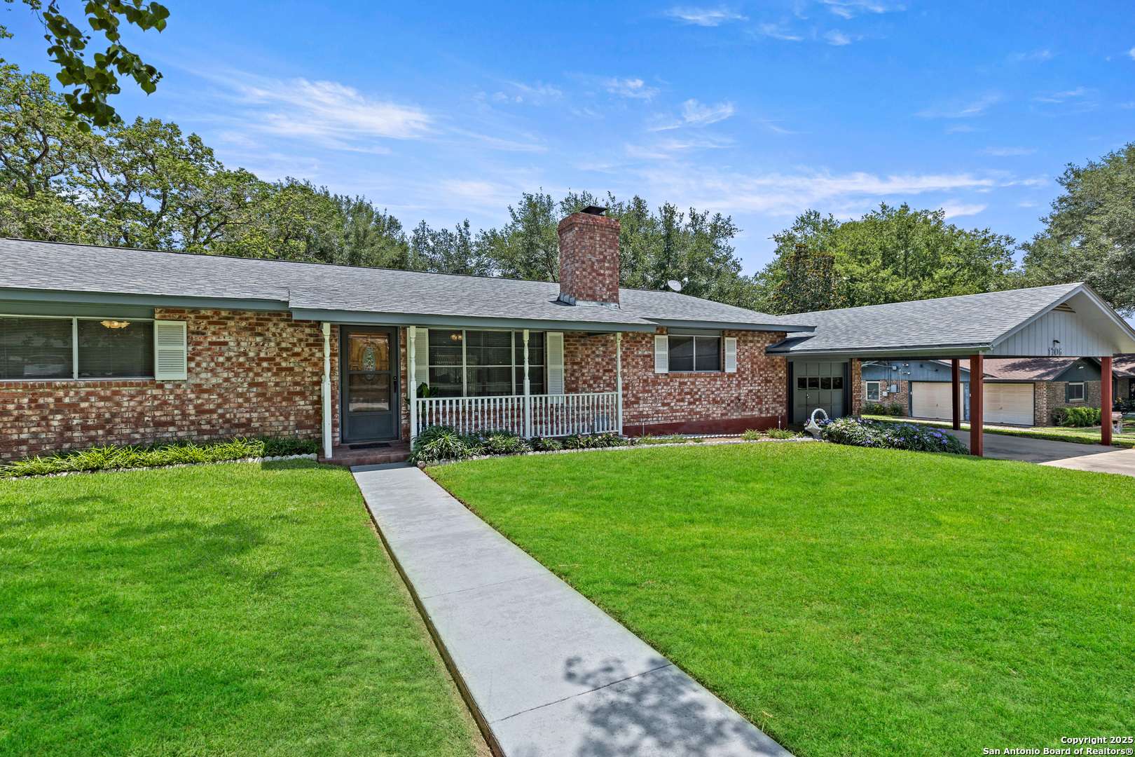 1706 Hickory St, Floresville, TX 78114