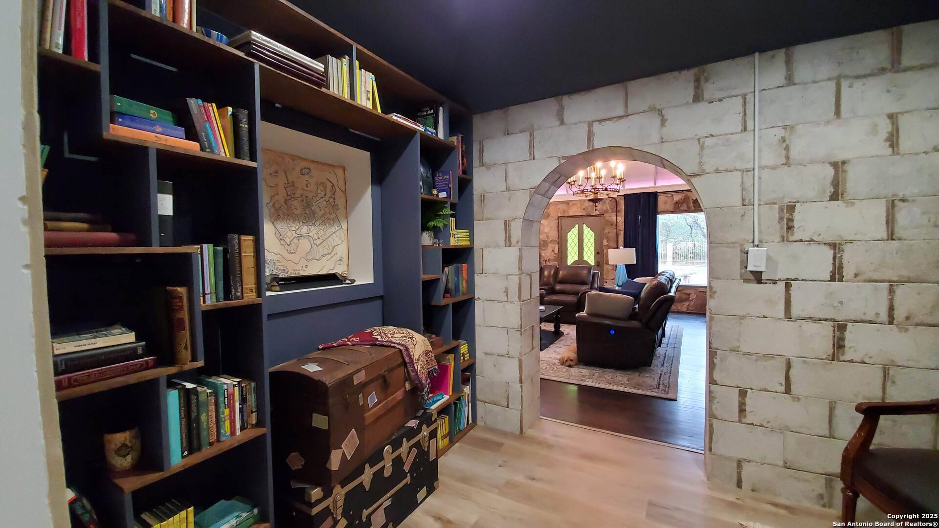 Helotes, TX 78023,9810 Park Dr