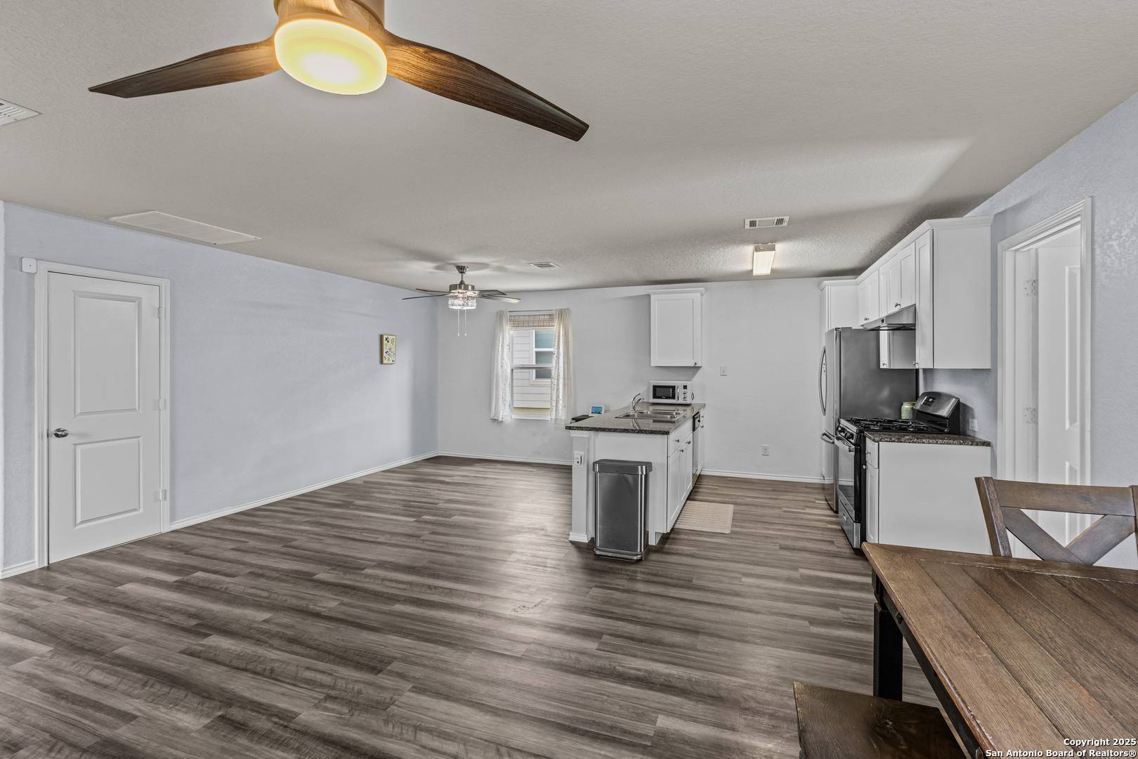 San Antonio, TX 78245,10222 Robbins Blf