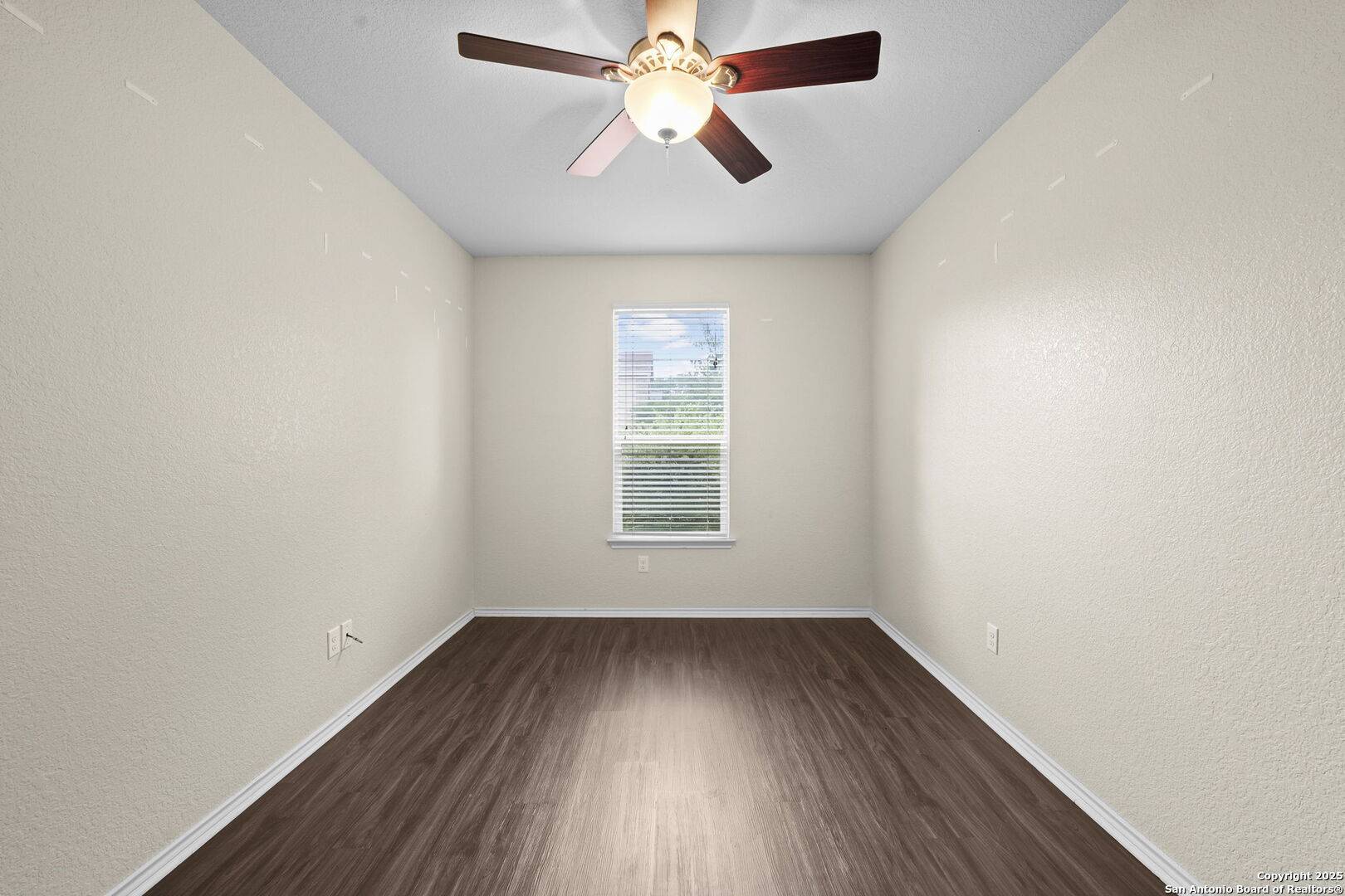 Cibolo, TX 78108,220 Hinge