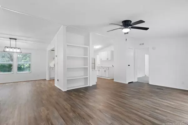 Lytle, TX 78052,15024 mesquite