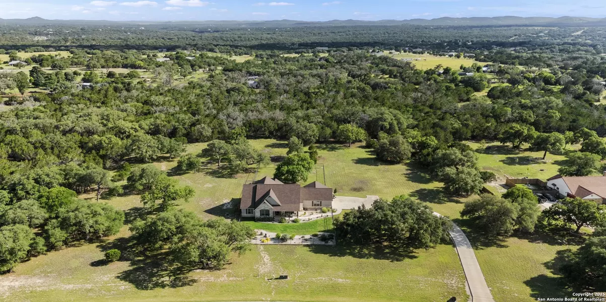744 East Rio Azule, Pipe Creek, TX 78063