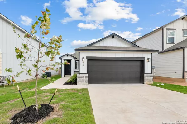 735 Langston Ln, New Braunfels, TX 78130