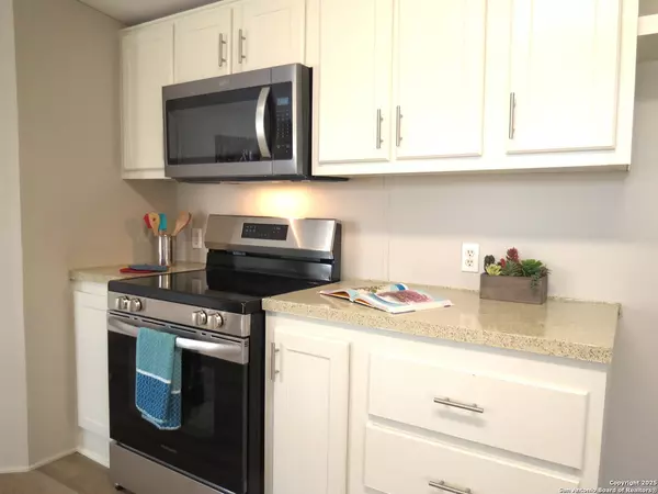 Jourdanton, TX 78026,506 Willow