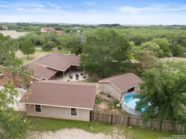 Uvalde, TX 78801,1373 County Road 373