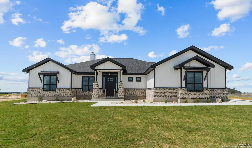 101 SUNSET, La Vernia, TX 78121