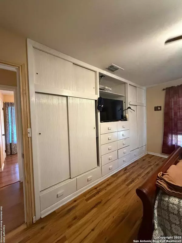 Carrizo Springs, TX 78834,511 9th