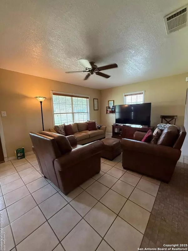 Carrizo Springs, TX 78834,511 9th