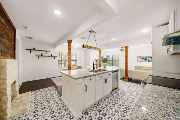 Lakehills, TX 78063,12584 Park Road 37