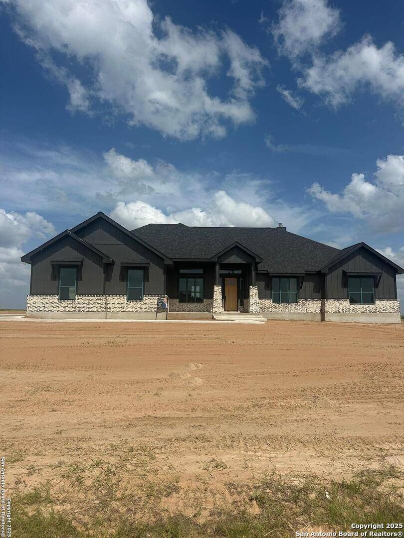 La Vernia, TX 78121,111 Sunset