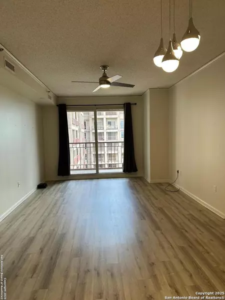 1 Towers Park Ln UNIT 2113, San Antonio, TX 78209