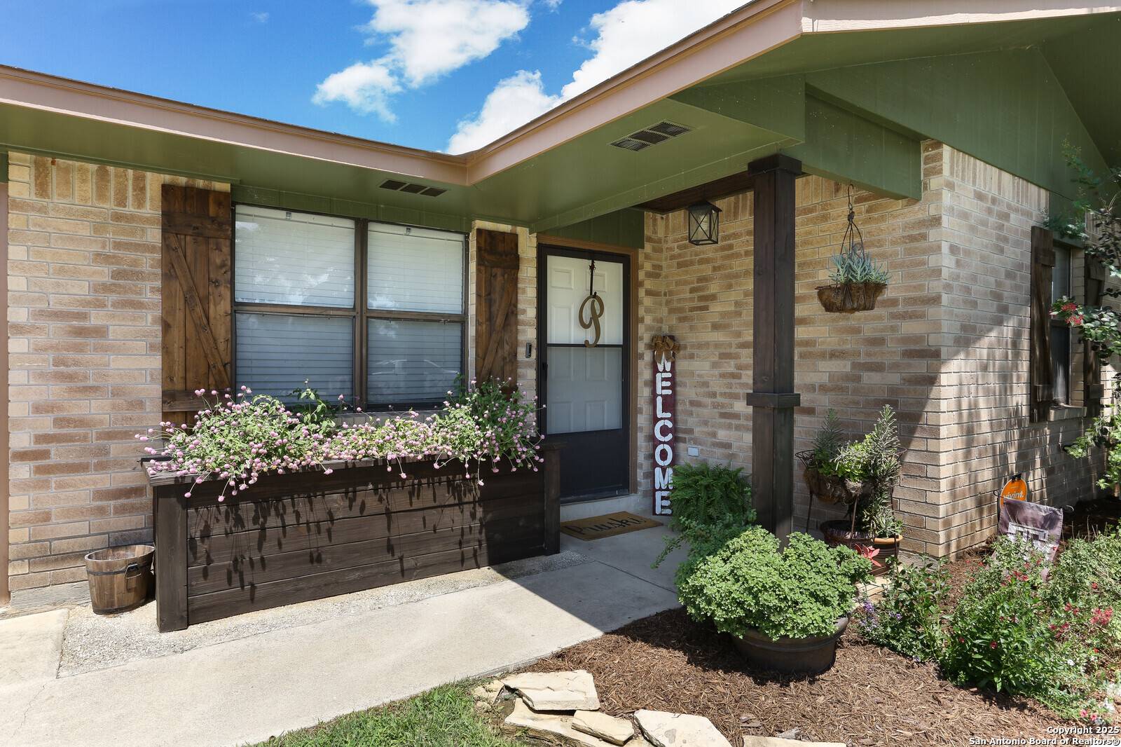229 Blue Bonnet, Floresville, TX 78114